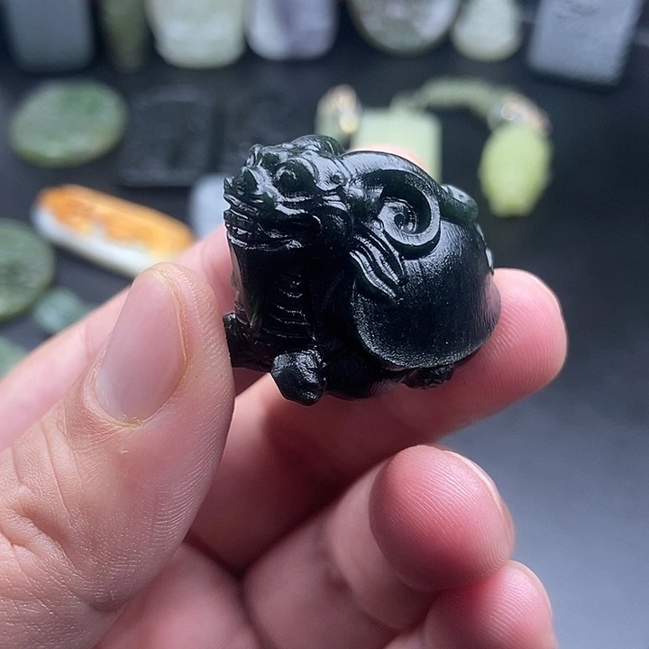 和田玉（糖玉）未镶嵌颈饰