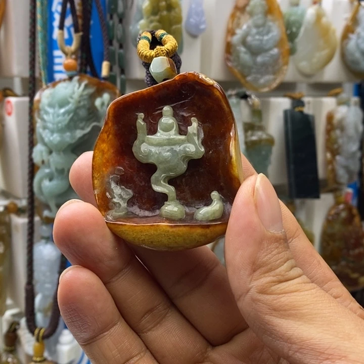 翡翠未镶嵌颈饰有