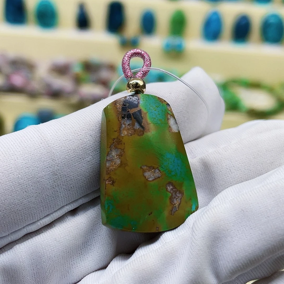 绿松石颈饰未镶嵌