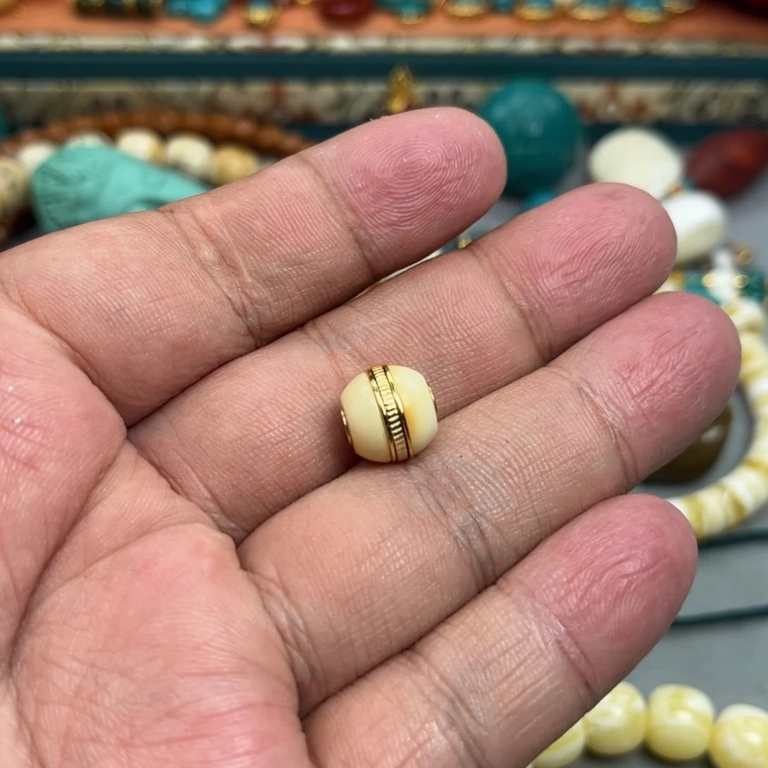 未镶嵌琥珀珠宝奇石7