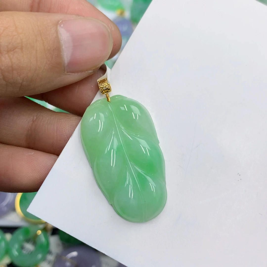 翡翠18K金镶嵌颈饰翡翠