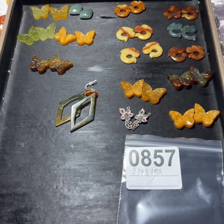 开***心蛇纹石玉合金吊坠