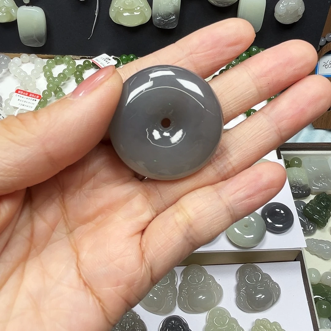 汪***S和田玉未镶嵌颈饰