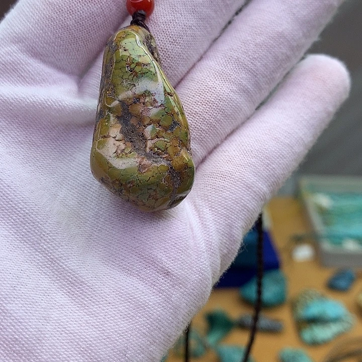 未镶嵌绿松石原矿