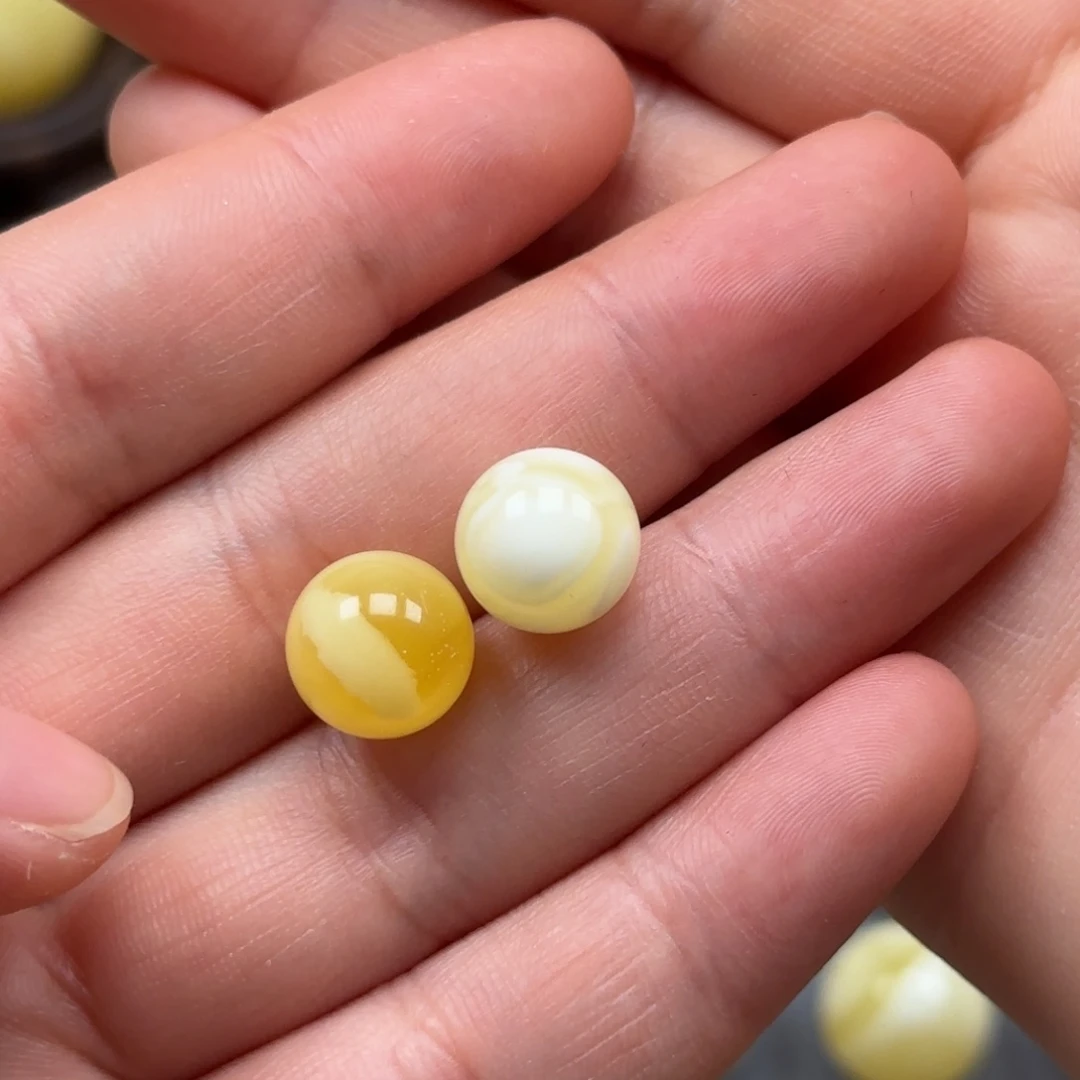 痞***。琥珀未镶嵌裸石蜜蜡对珠11mm