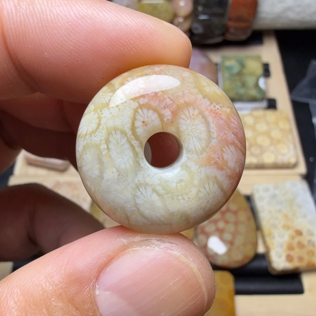 硅化玉未镶嵌纯天然色有机玉石保真色面包扣