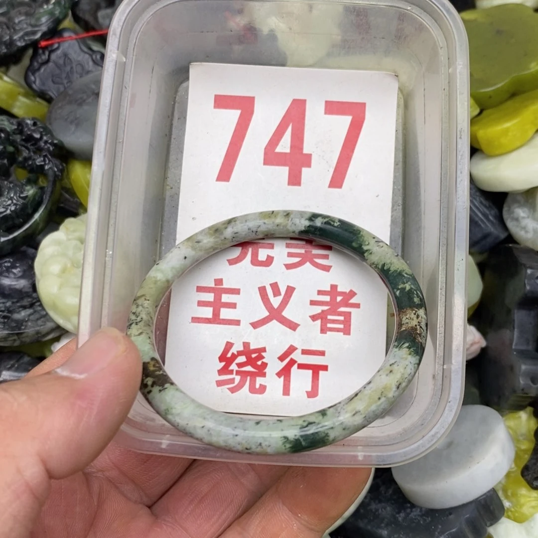 蛇纹石玉未镶嵌挂坠