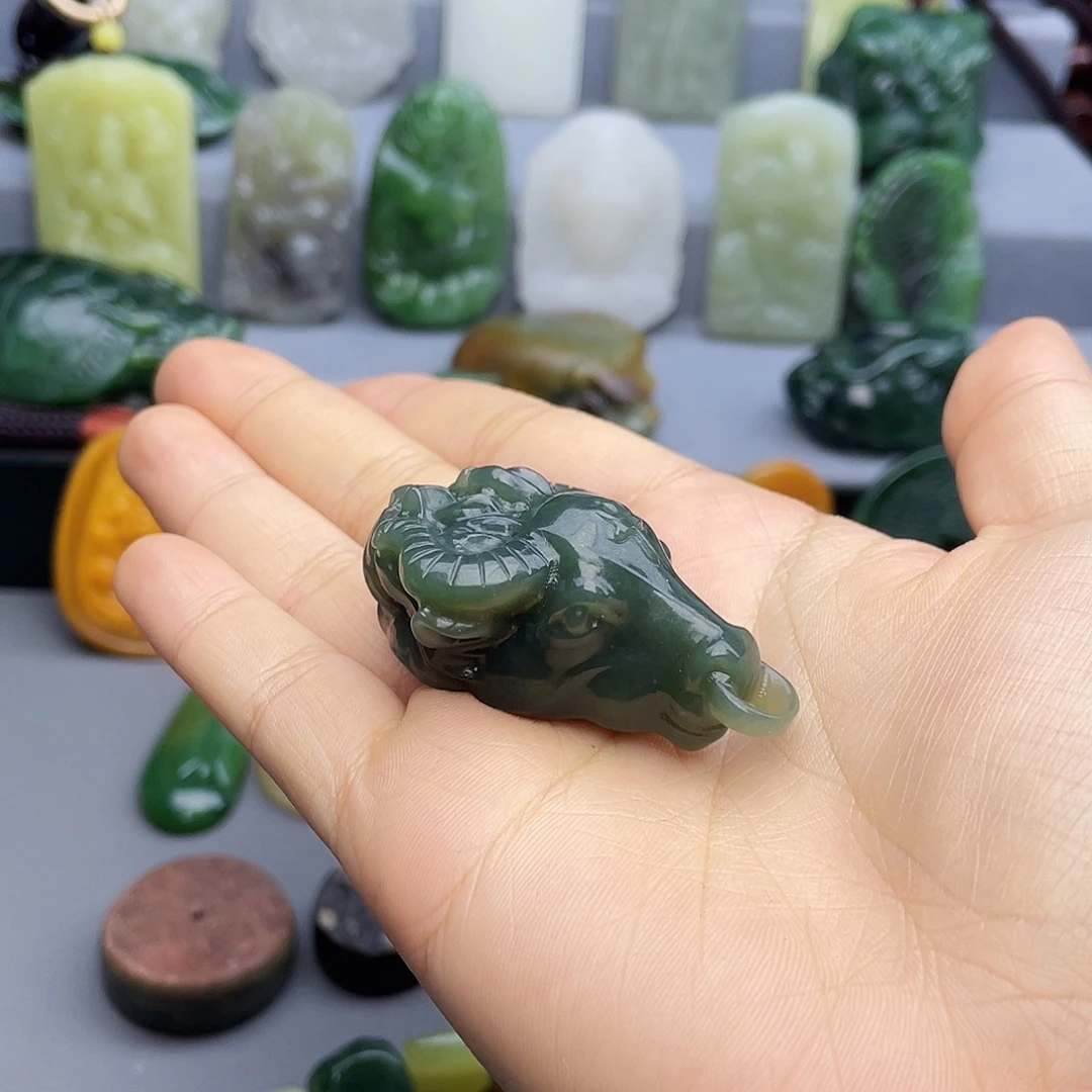 和田玉未镶嵌颈饰