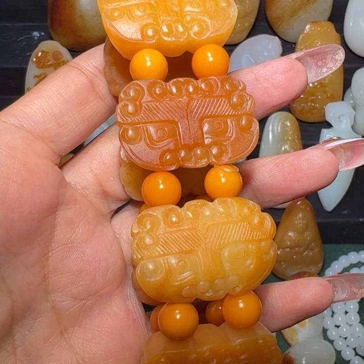 成***清颈饰未镶嵌和田玉