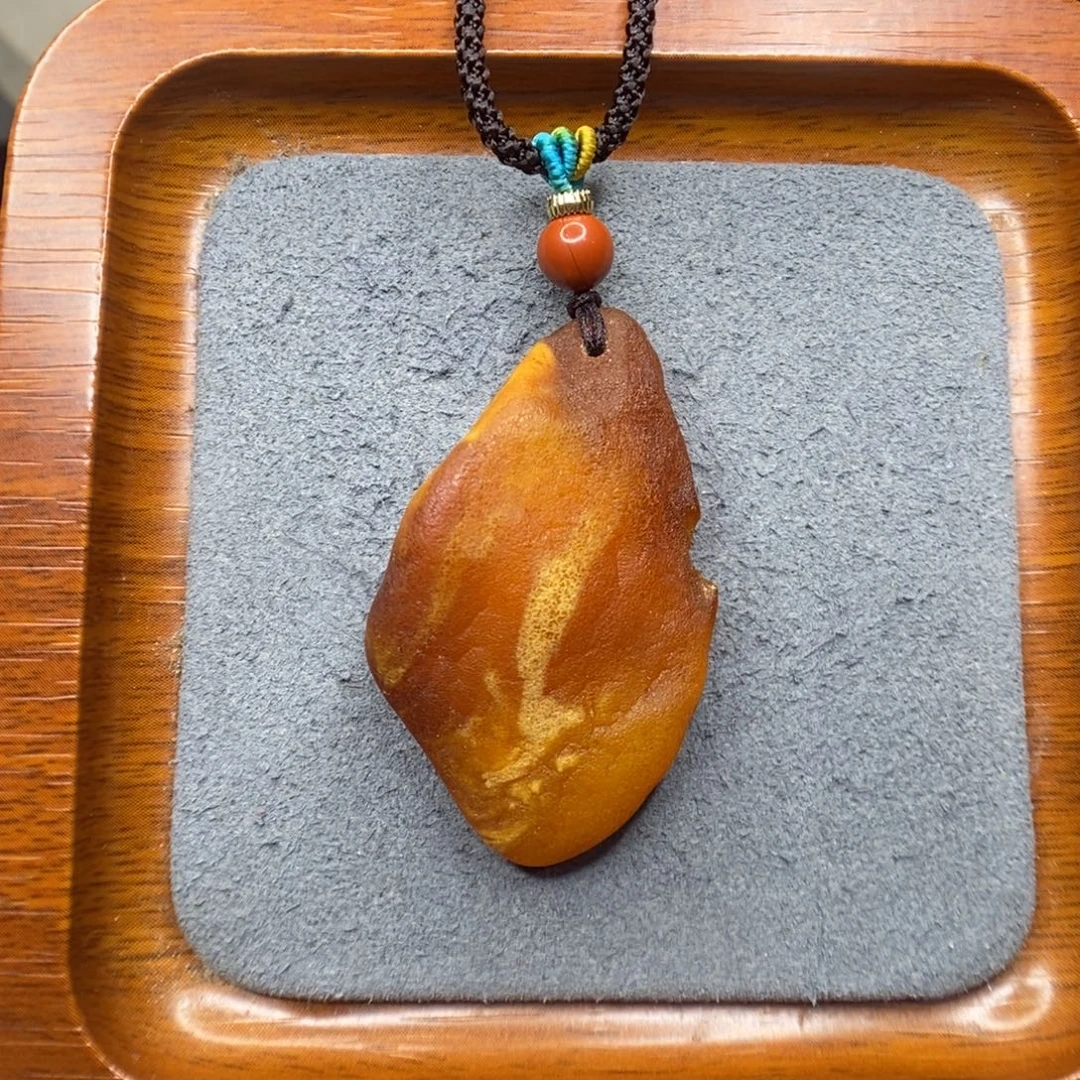 青***漫蜜蜡未镶嵌颈饰郎