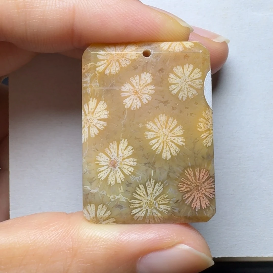 佑***实未镶嵌皮花不盘80-30硅化玉