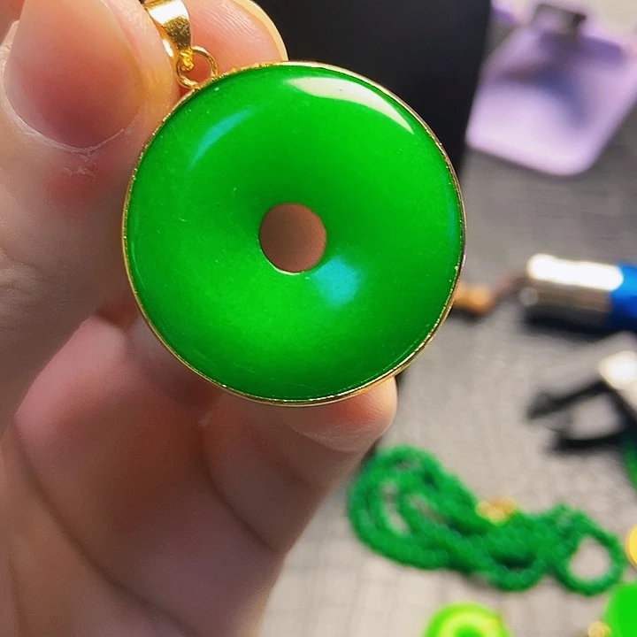 翡翠18K金镶嵌颈饰