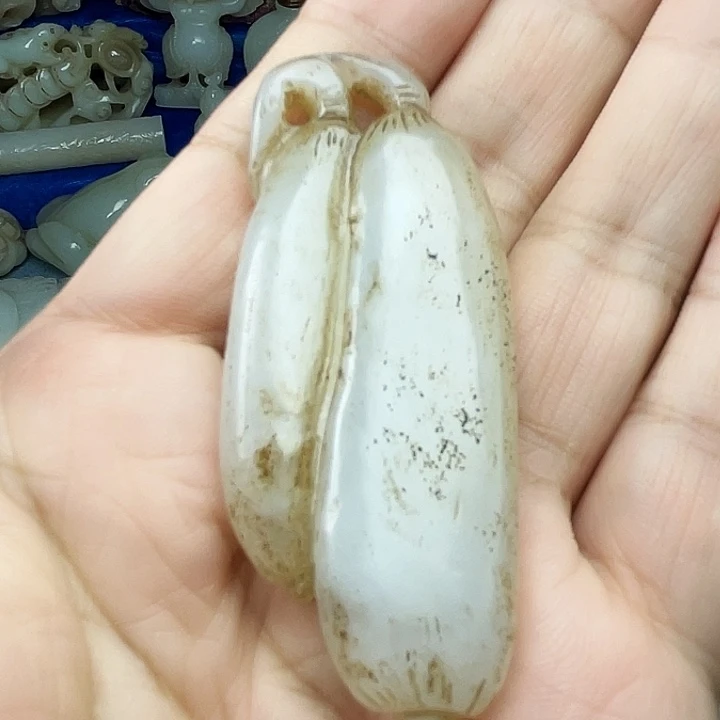 颈饰未镶嵌和田玉（青白玉）