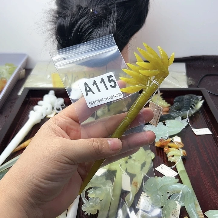蛇纹石玉发饰合金湖