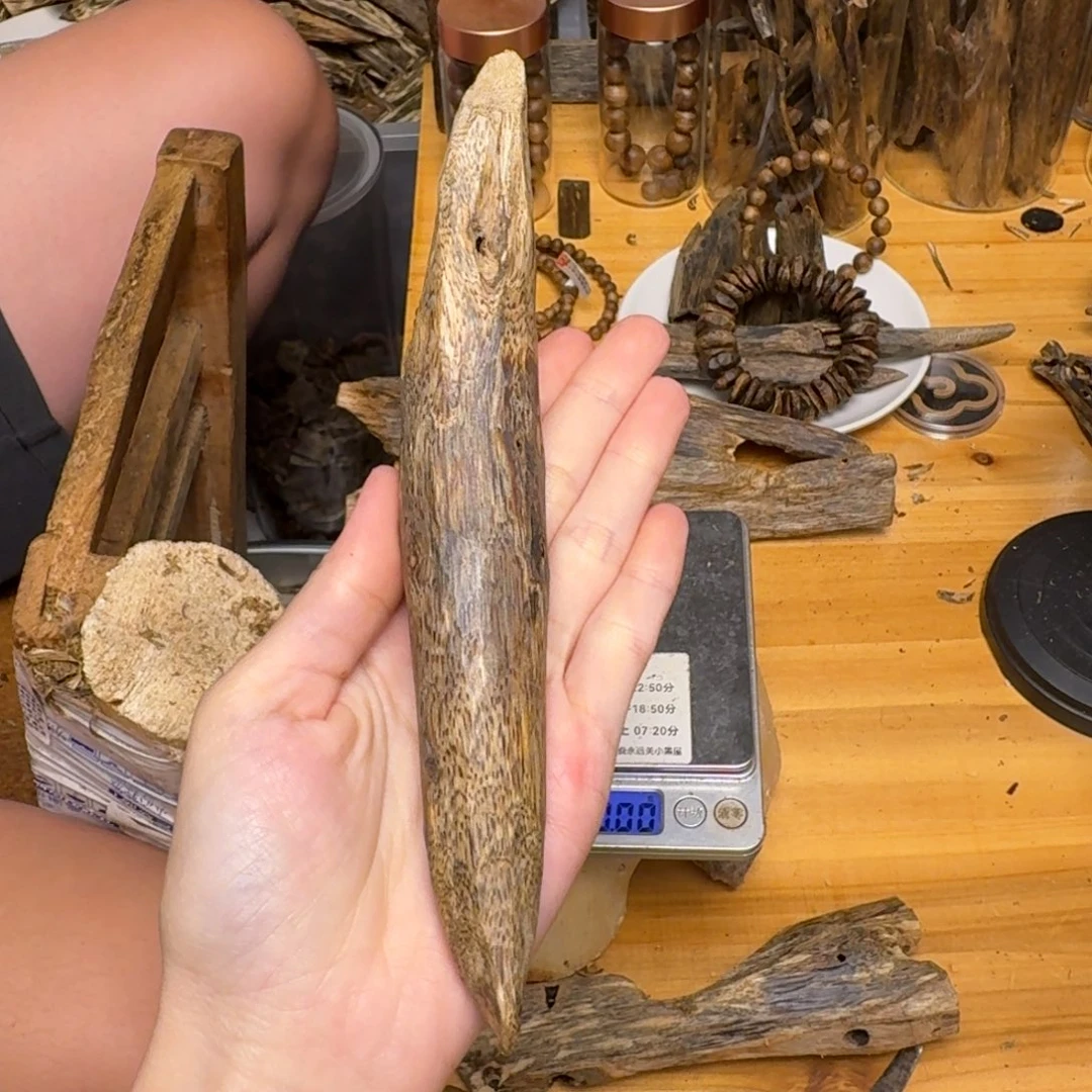 沉香碎屑沉香乌身圆叶块料41克