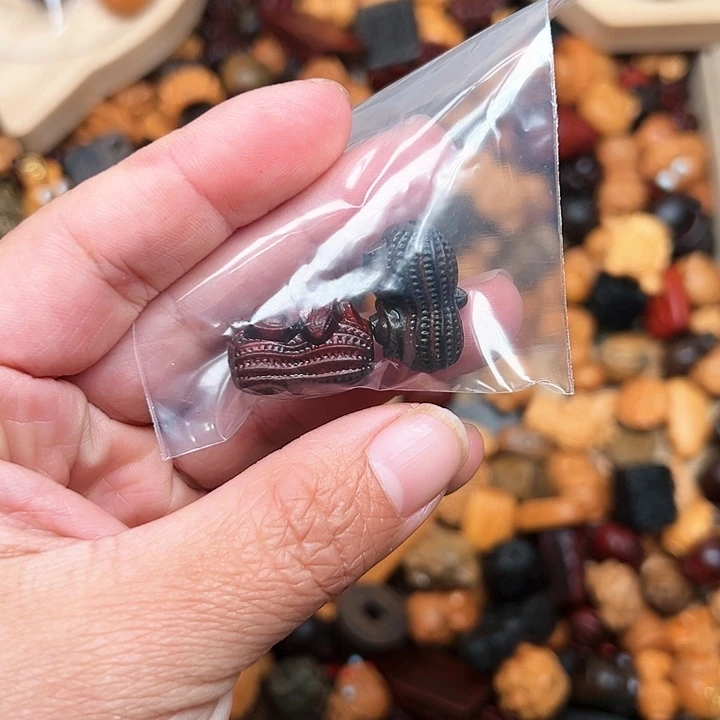 大叶紫檀（黑酸枝木类）把****?