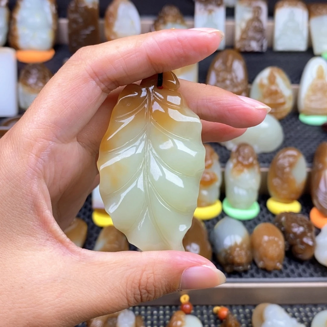 阳***羊颈饰未镶嵌和田玉