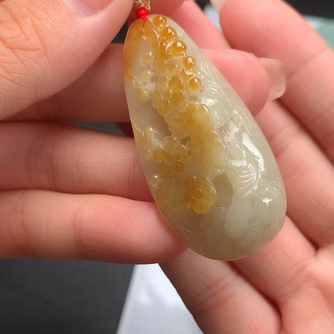 翡翠未镶嵌颈饰喜上眉梢