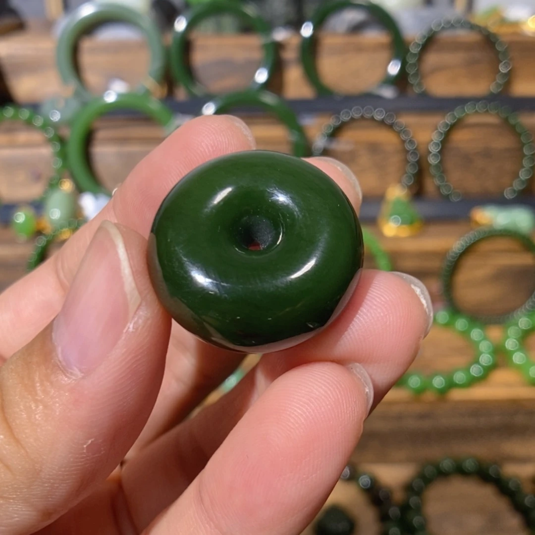 【闪购商品】吊坠(不含链)未镶嵌和田玉俄七红皮菠菜绿平安扣25/12