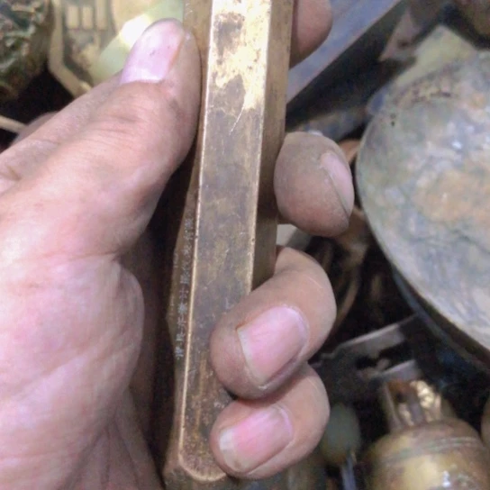 和***机闪电购铜摆件工艺品