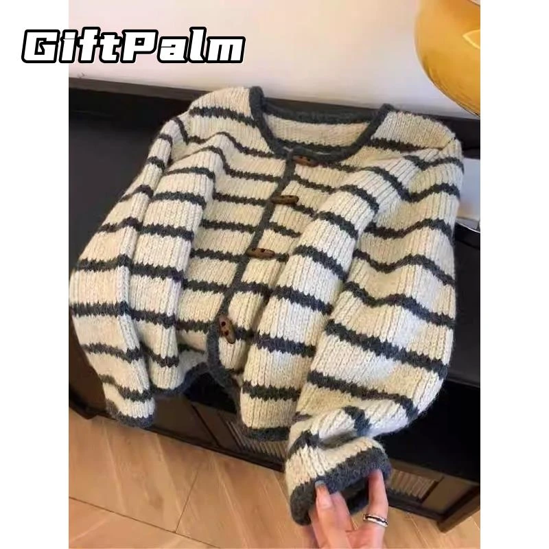 GiftPalm慵懒撞色针织外套女秋季大码胖MM休闲宽松百搭牛角扣开衫