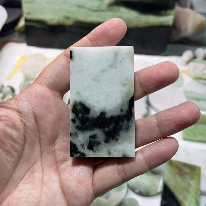 未镶嵌独山玉颈饰