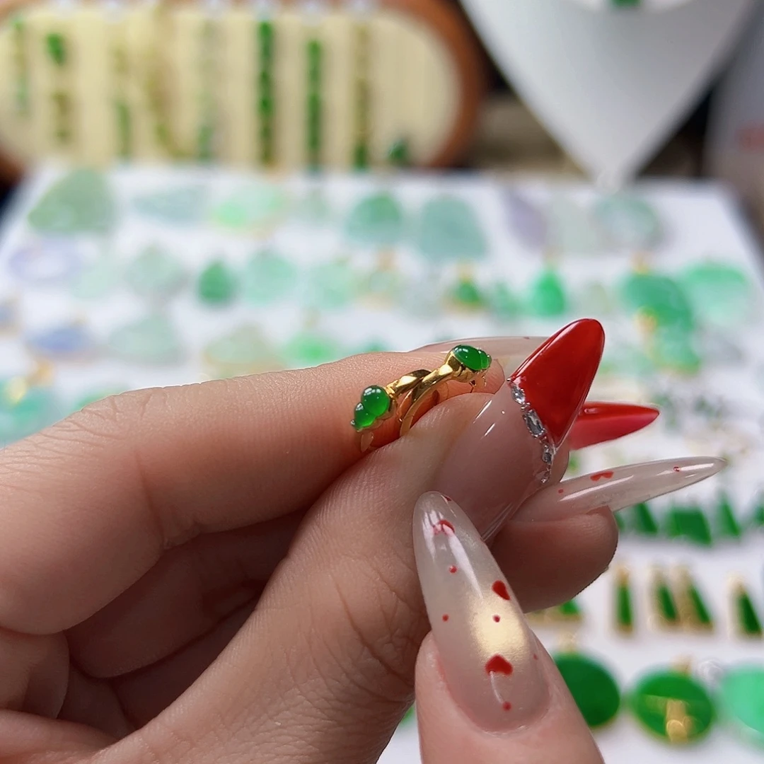 颈饰18K金镶嵌翡翠翡翠