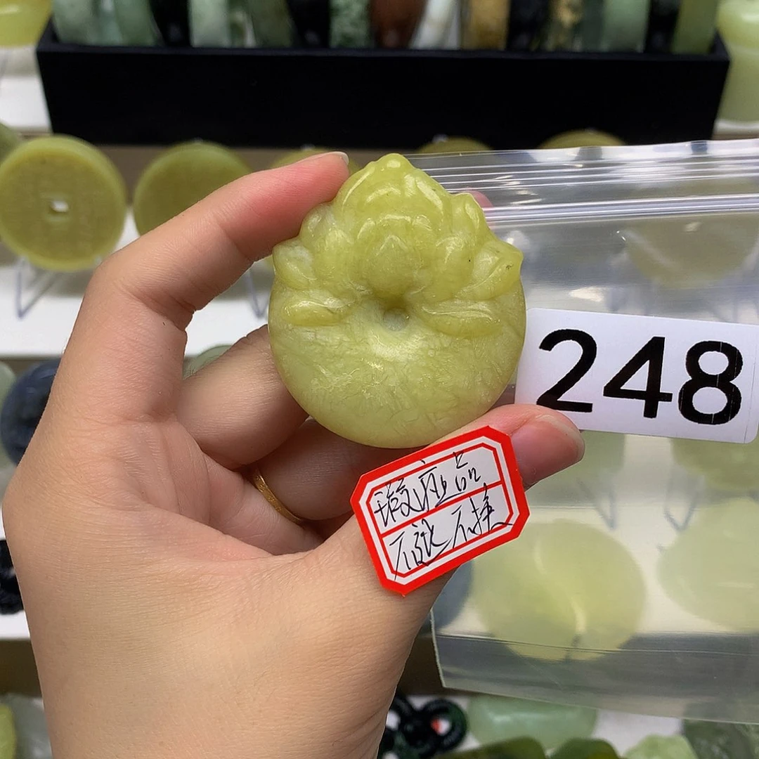 蛇纹石玉颈饰未镶嵌