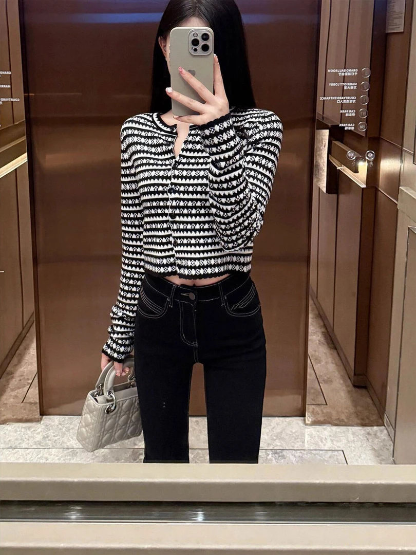 小香风撞色条纹长袖针织开衫女款秋季设计感小众短款毛衣外套上衣