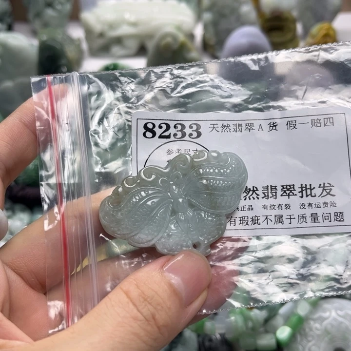 翡翠未镶嵌颈饰8233