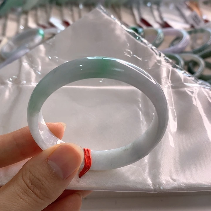 翡翠未镶嵌手镯白底青54.5