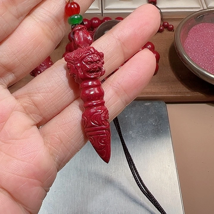 天然辰砂普通的吊坠