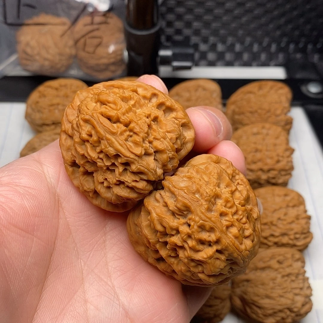 寓***言把件文玩核桃三角南疆石