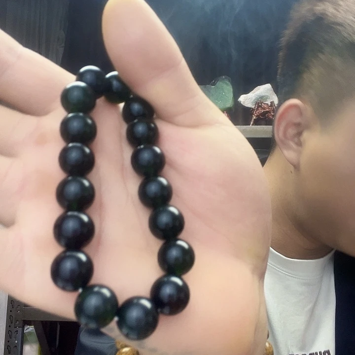 蛇纹石玉未镶嵌珠宝奇石1