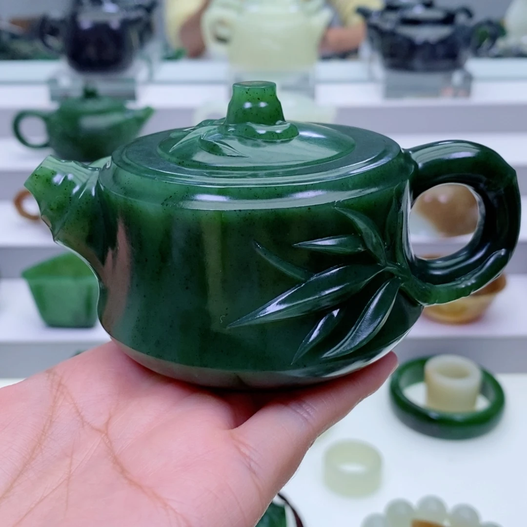 伊***华未镶嵌和田玉摆件茶壶