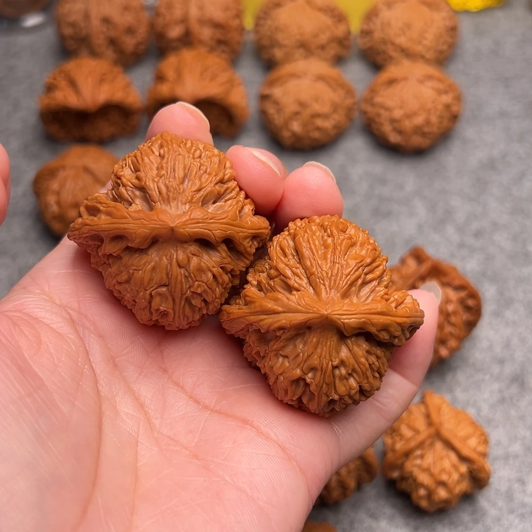 把件文玩核桃用****4精品三角南疆石44重50克