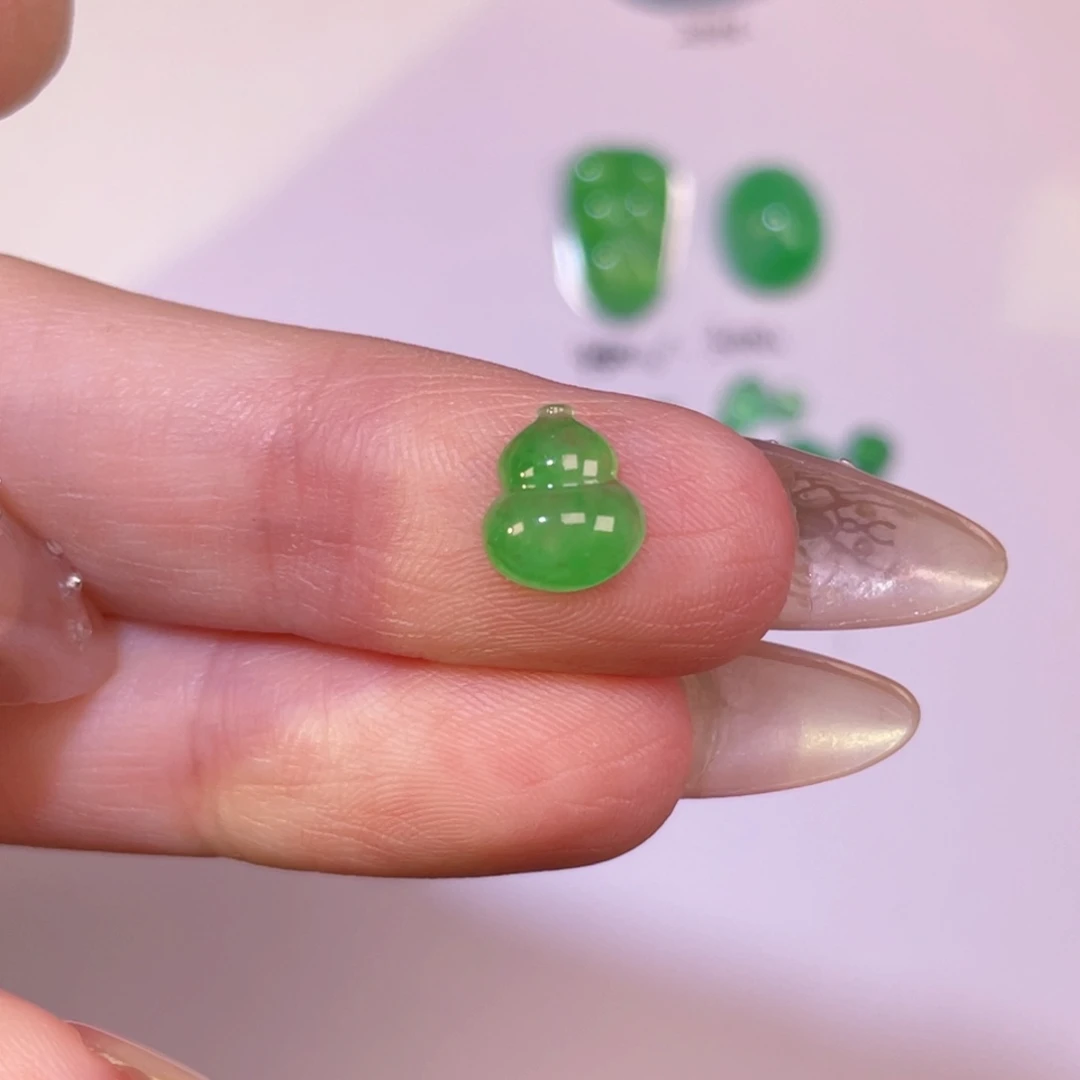 翡翠未镶嵌颈饰裸石