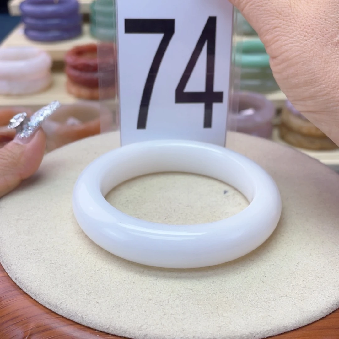 石英岩玉未镶嵌手镯