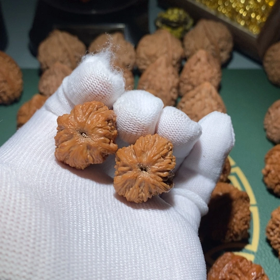 ****.文玩核桃吊坠塔尖