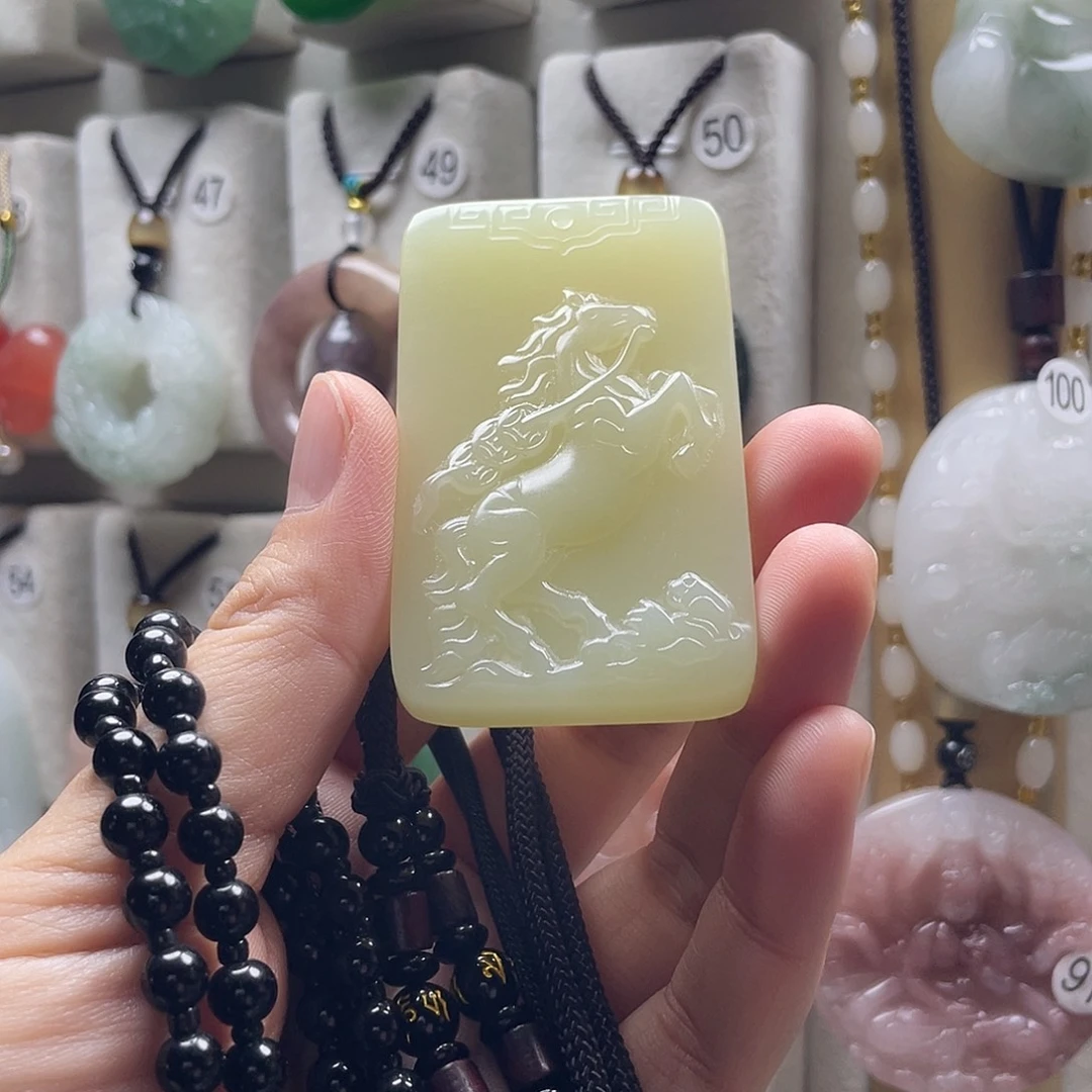 石英质玉未镶嵌颈饰