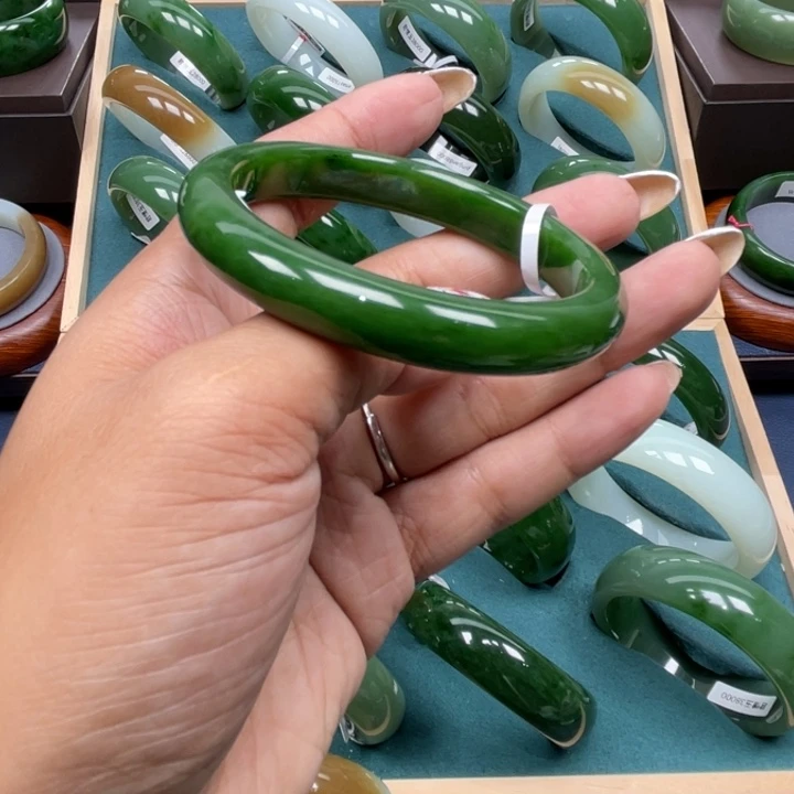 未镶嵌手镯和田玉（碧玉）