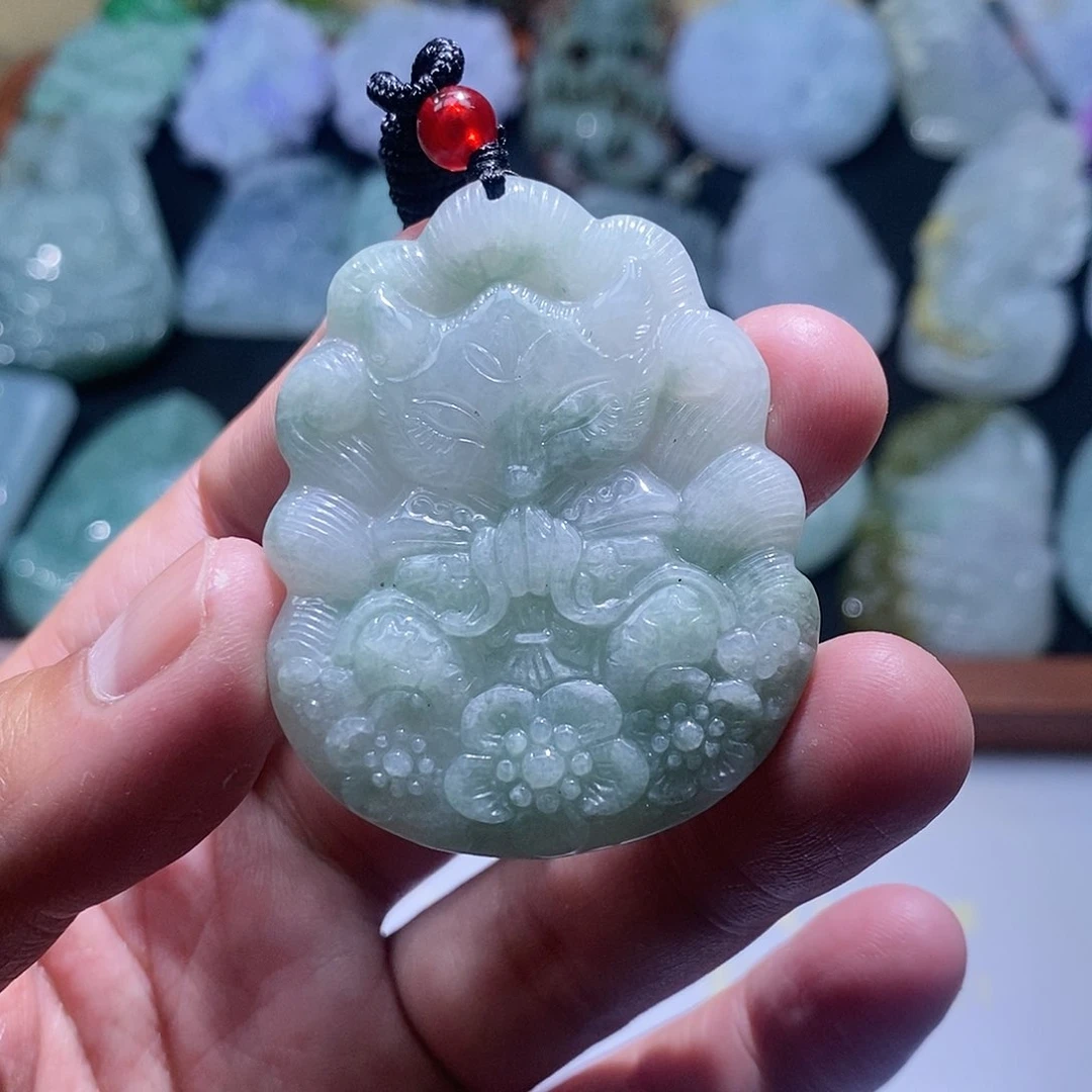 【闪购商品】翡翠颈饰未镶嵌九尾狐