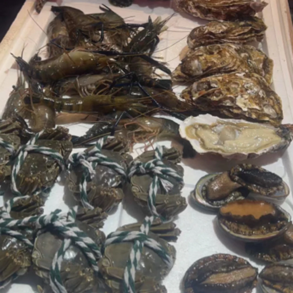海鲜大礼包6只三两河蟹，16只罗氏虾，6只八头鲍鱼，6只8➕生蚝，1条鲜活石斑鱼➕礼盒（鲜活发货到家不包活）