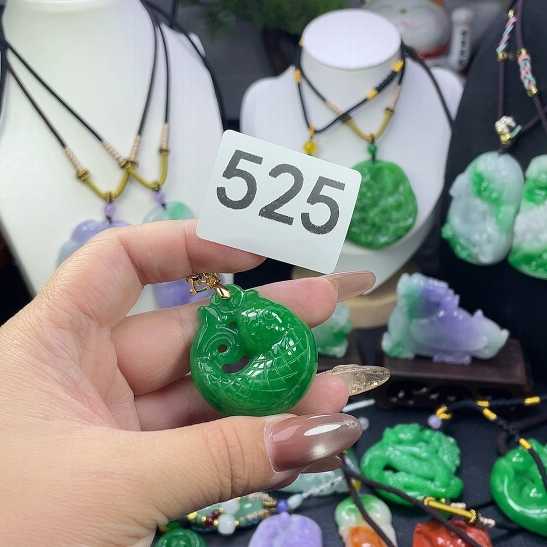 翡翠未镶嵌吊坠(赠链)