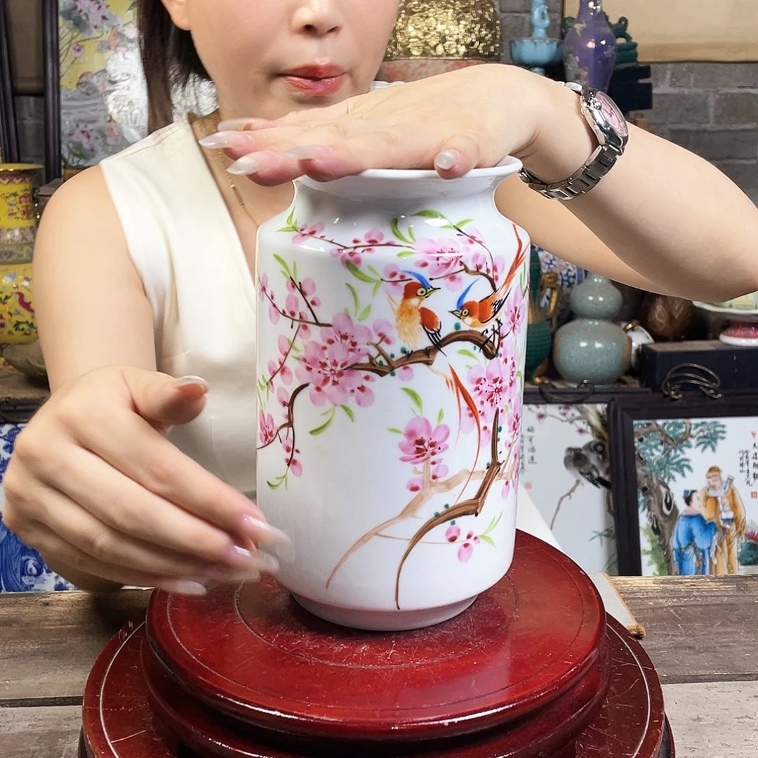 摆件景德镇陶瓷。