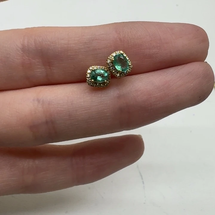 18K金镶嵌祖母绿耳饰