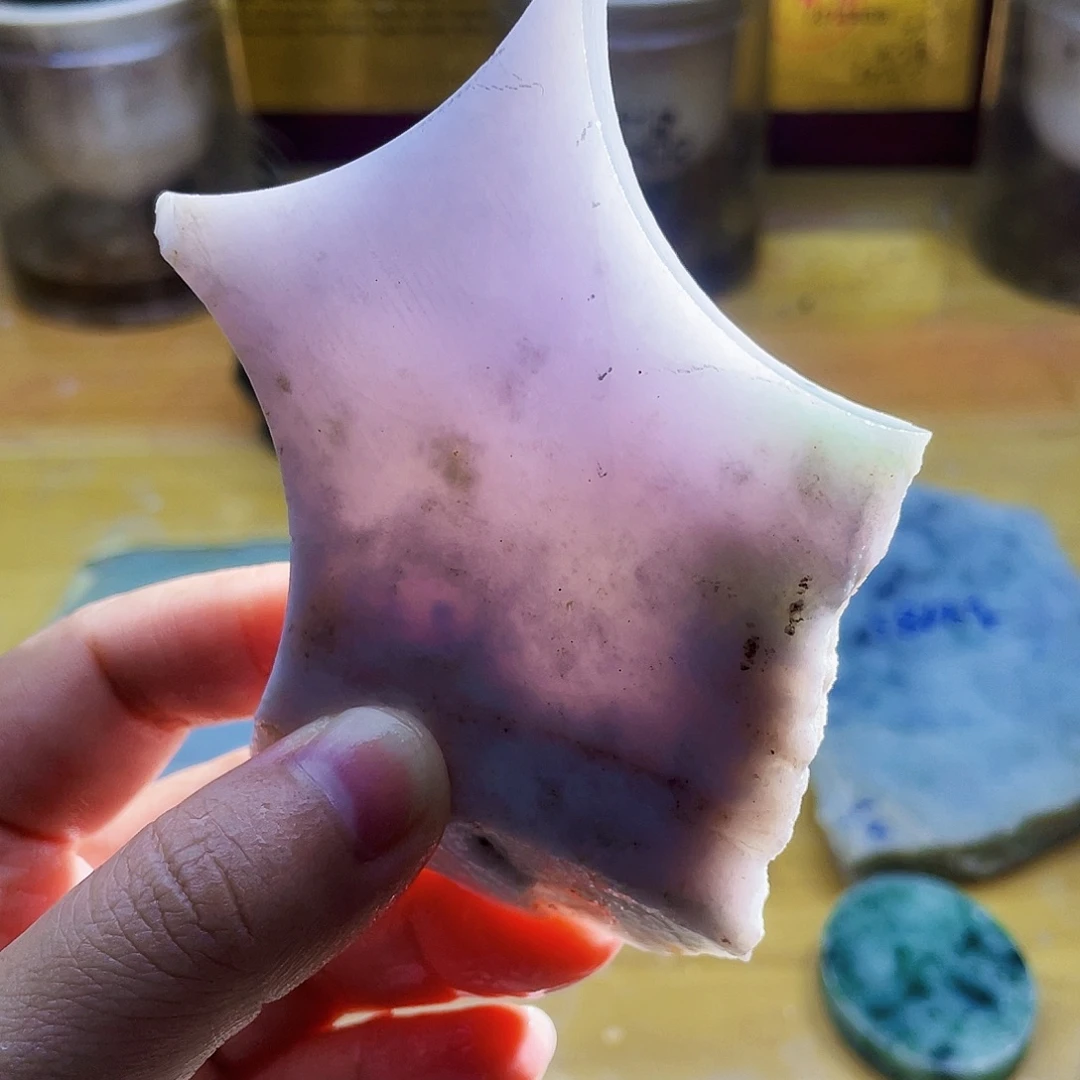 翡翠未镶嵌颈饰毛料8