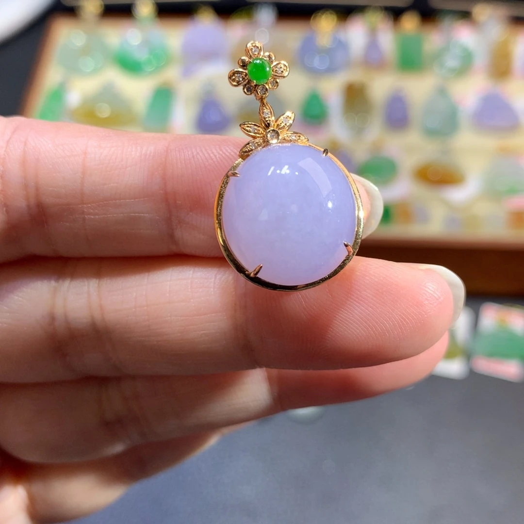 翡翠18K金镶嵌颈饰