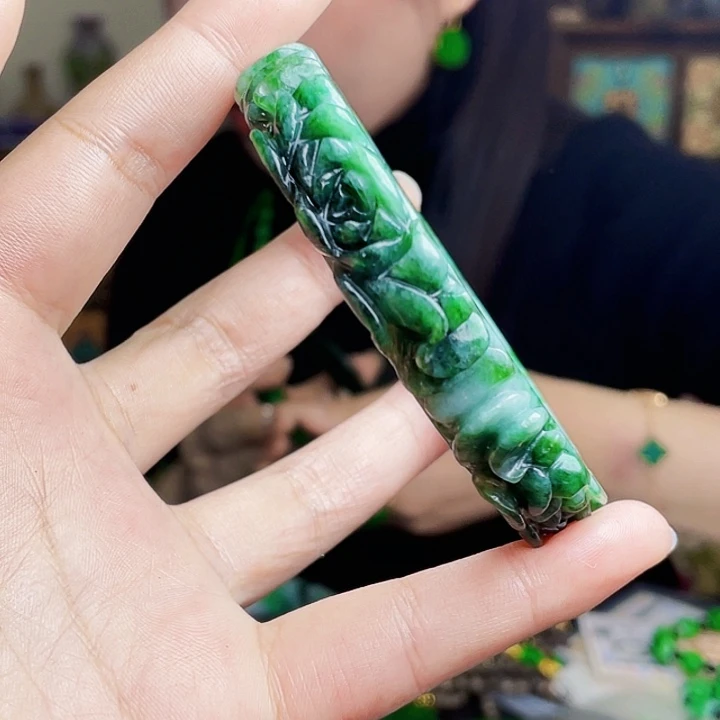 翡翠未镶嵌颈饰多样性60.3