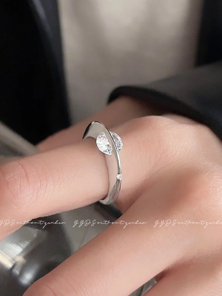 铜合金合成锆石戒指 超闪旋转锆石开口戒指气质高级感独特食指戒